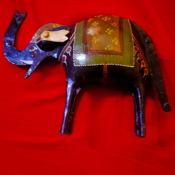 Cute metal elephant - Picture 2 of 2